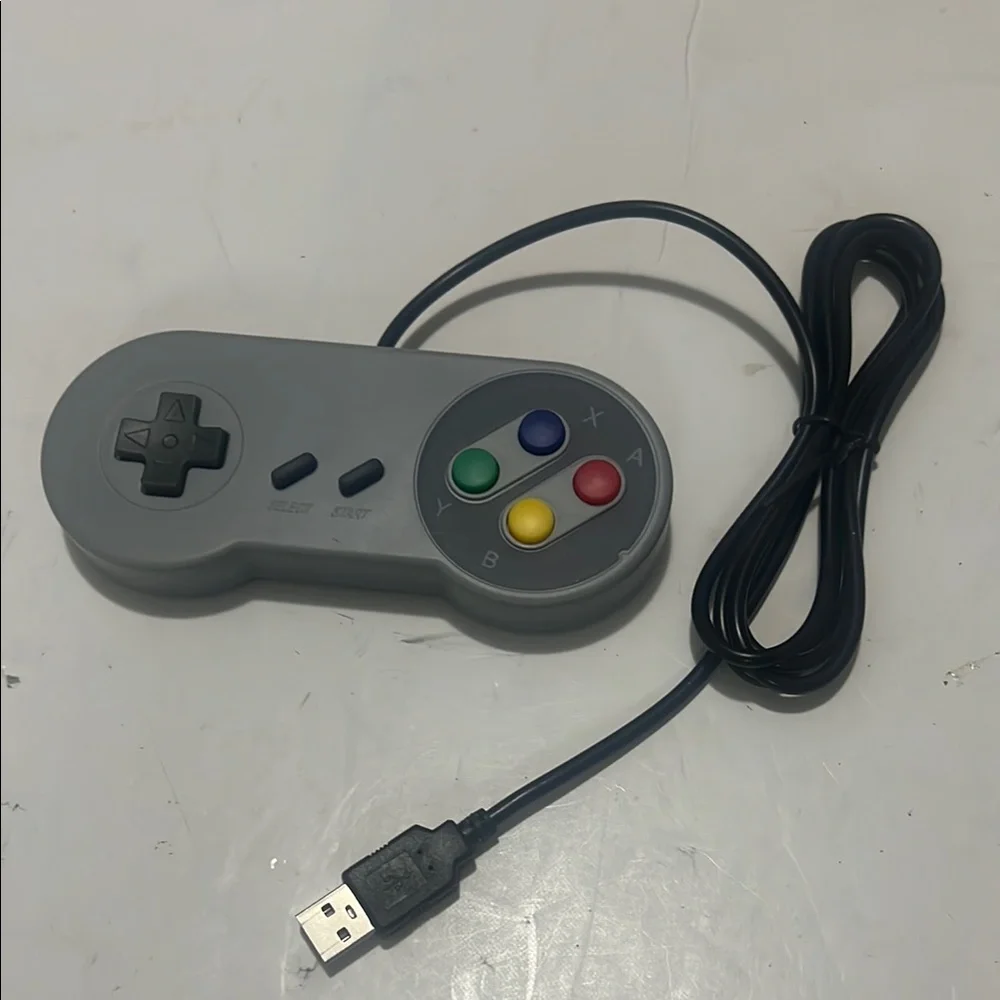 USB MAC SNES STYLED WIRED GAME CONTROLLER-  GRAY MODEL GP100‎